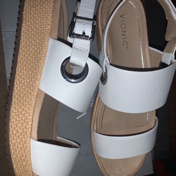 Vionic Wedges 9 - Picture 3 of 3